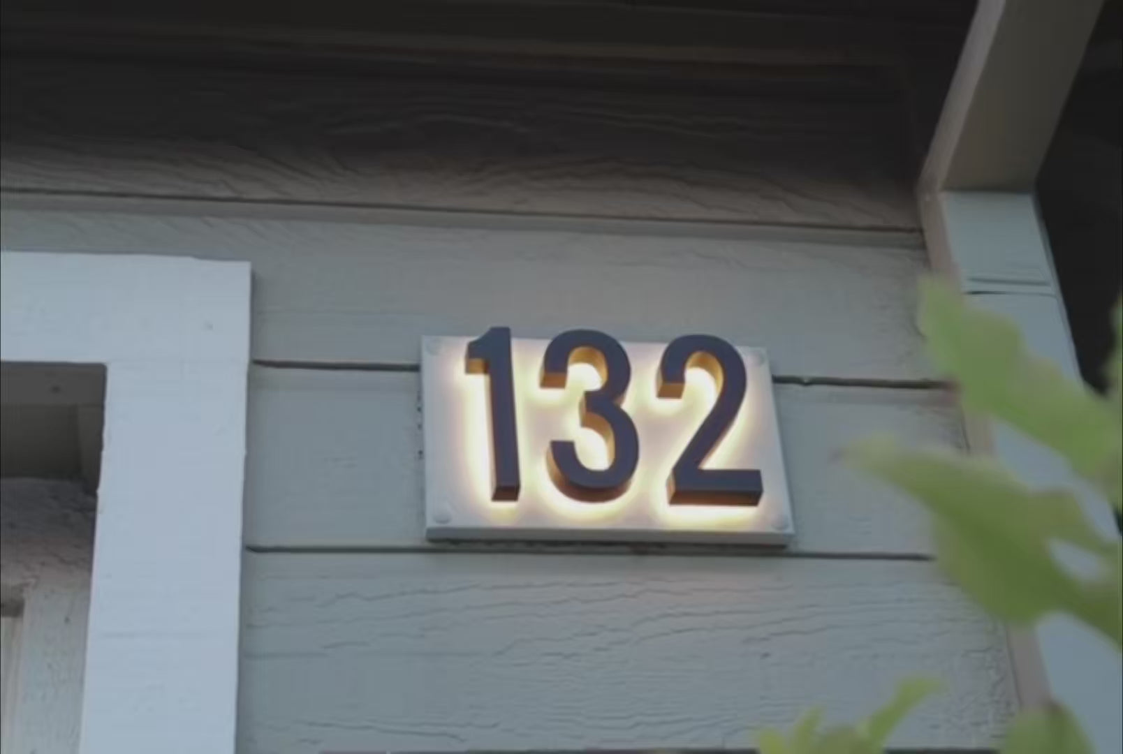 Load video: Singeee Solar LED House Number Product show video